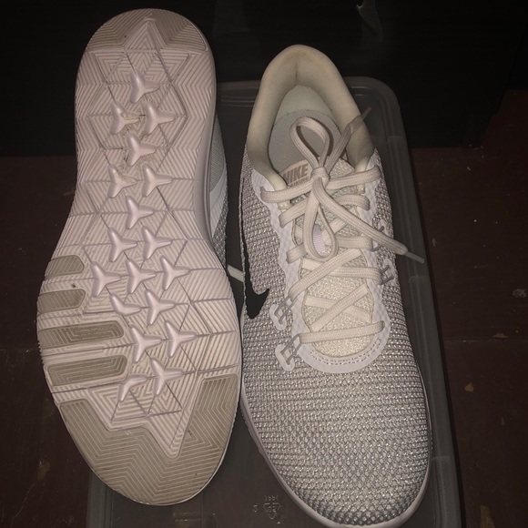 Women’ Nike Sneakers - Picture 5 of 5